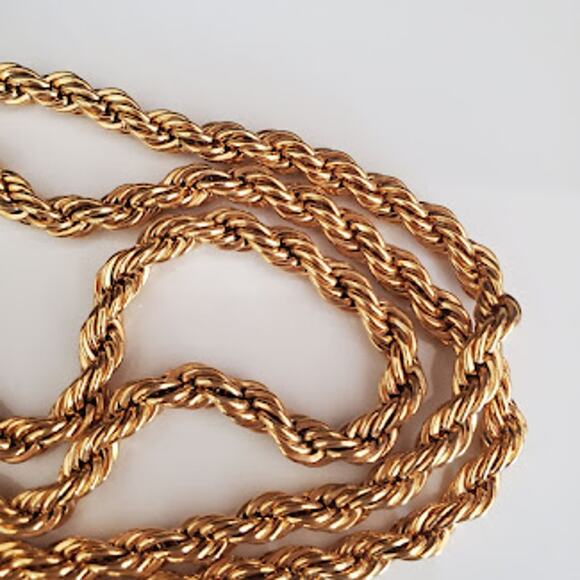 Monet Gold Tone Twisted Rope Necklace 22 Inches Long Excellent Condition - Picture 2 of 6